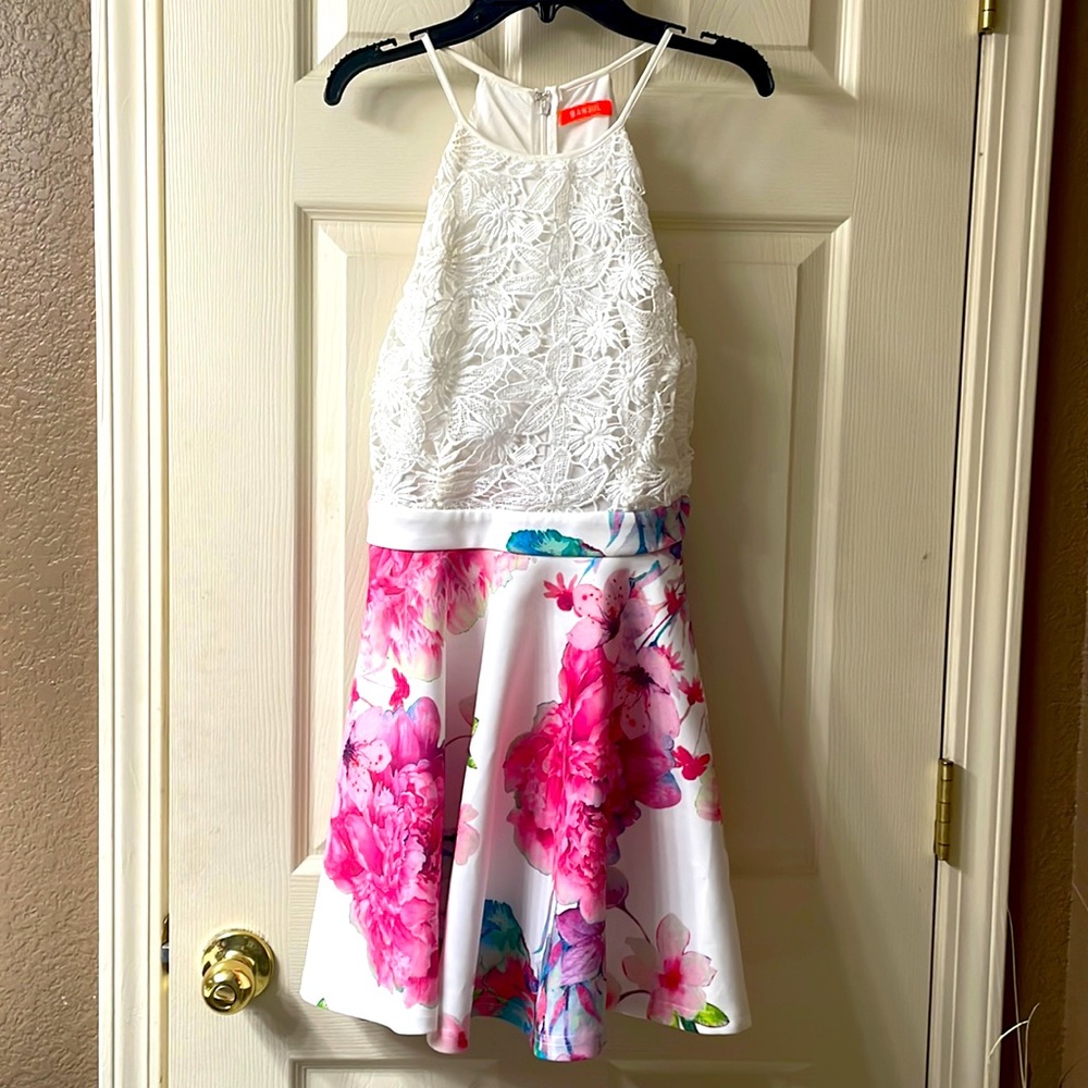 Adorable dress from Pink Lily Boutique! Size small. Never worn!